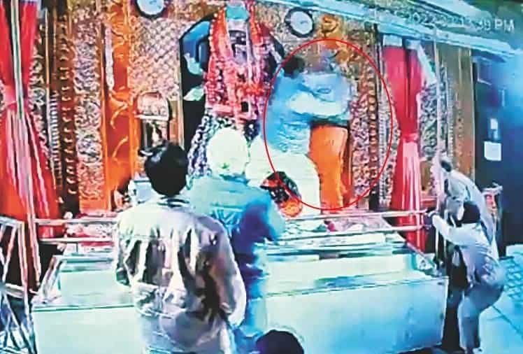 Sacrilege in Temple at Patiala – काली माता मंदिर में बेअदबी का मामला, जानें CM चन्नी और केजरीवाल ने क्या कहा Sacrilege in Temple at Patiala – काली माता मंदिर में बेअदबी का मामला, जानें CM चन्नी और केजरीवाल ने क्या कहा