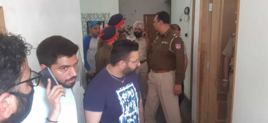 Firing in Jalandhar – जालंधर में दिन दिहाड़े युवक पर चलाई गोलियां, जानिए क्या पूरा मामला