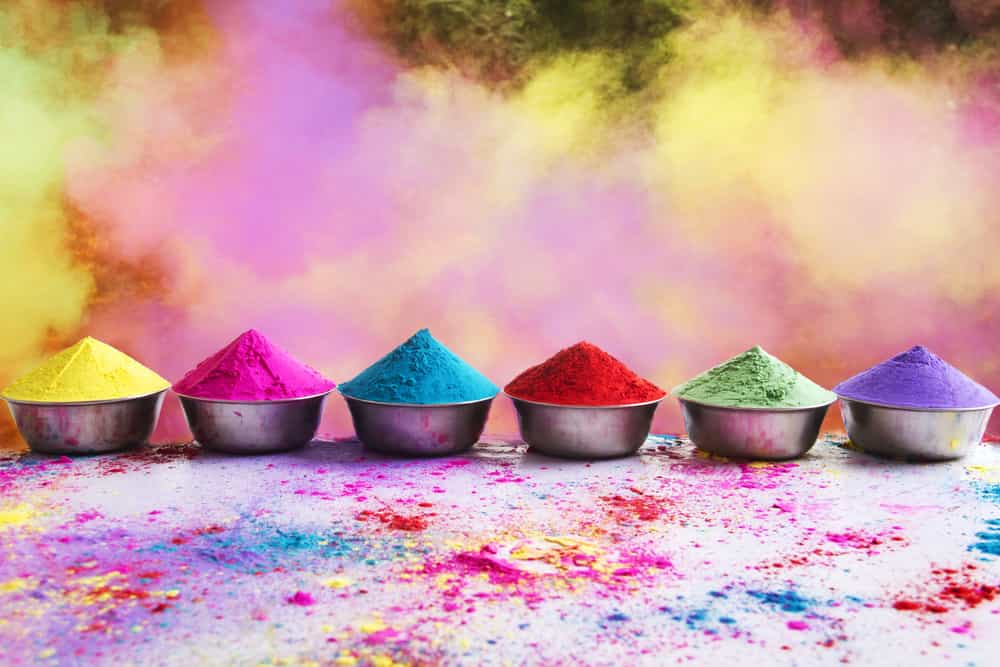 Importance Of Holi Colors – होली में किस रंग का क्या है महत्व, जानें अपनो को रंग लगाने से पहले