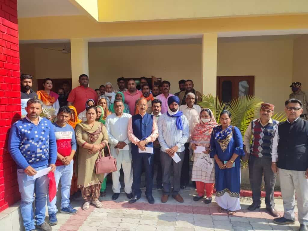 Satti Gave Checks to Beneficiaries – सत्ती ने मुख्यमंत्री राहत कोष से 30 लाभार्थियों को प्रदान किए 8 लाख के चैक