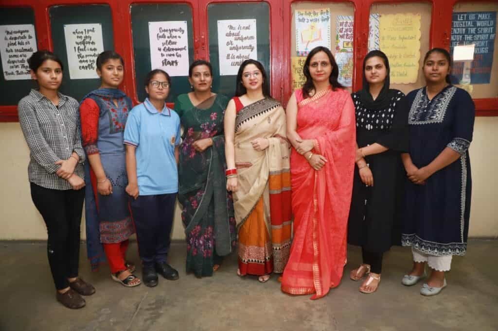 English Literary Society – SD कॉलेज की इंग्लिश लिटरेरी सोसायटी द्वारा वाद-विवाद प्रतियोगिता का आयोजन