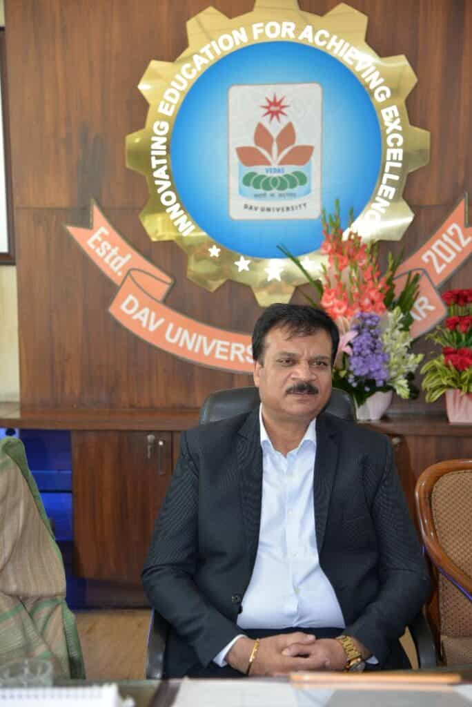 New Vice-Chancellor of DAV University : प्रतिष्ठित शोधकर्ता और शिक्षाविद डॉ मनोज कुमार बने डीएवी यूनिवर्सिटी के वाईस चांसलर