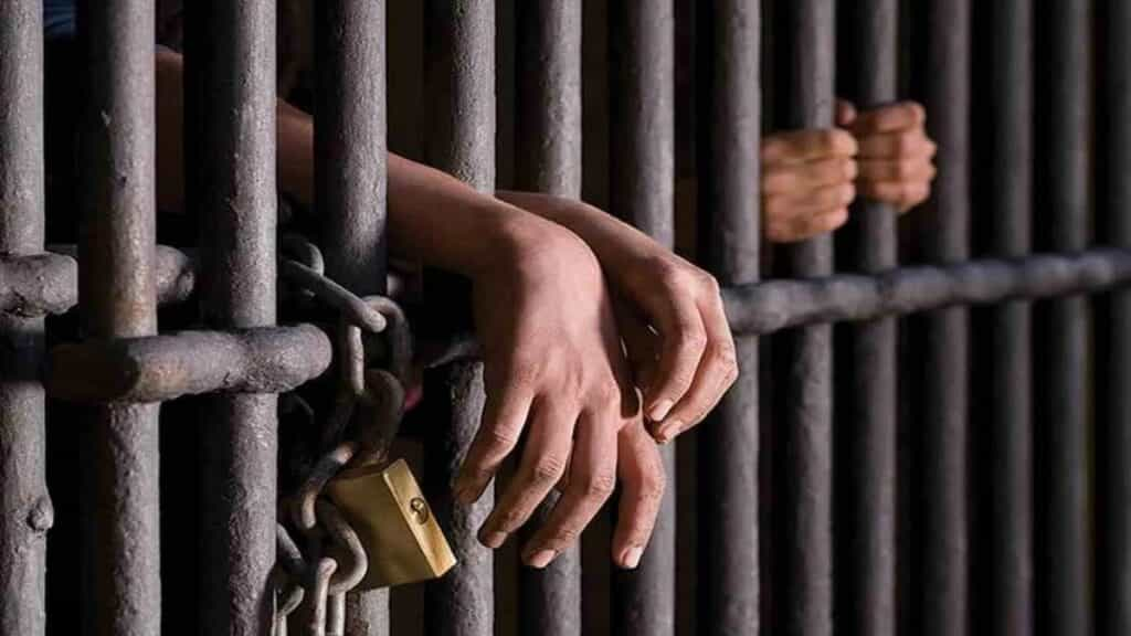 Dangerous Disease Spread in Jail : इस जेल में फैली खतरनाक बीमारी, चपेट में आए 300 से ज्यादा कैदी