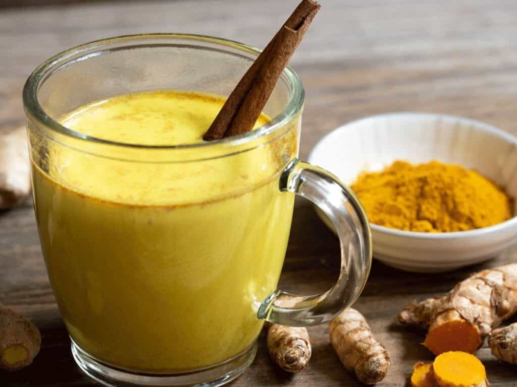 Turmeric Milk Side Effects : इन लोगों को नहीं पीना चाहिए हल्दी वाला दूध, हो सकता है नुकसान