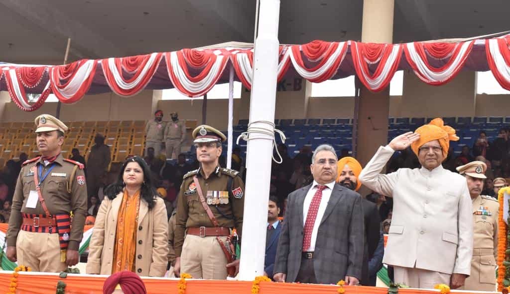 74th Republic Day : 74वें गणतंत्र दिवस के अवसर पर राज्यपाल बनवारी लाल पुरोहित ने जालंधर में लहराया राष्ट्रीय ध्वज, देखें तस्वीरें 10 74th Republic Day 12 74th Republic Day 12 74th Republic Day 12 74th Republic Day 12