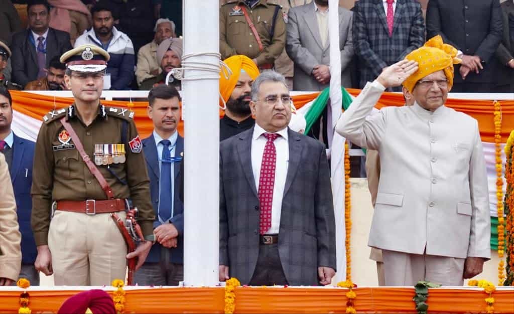 74th Republic Day : 74वें गणतंत्र दिवस के अवसर पर राज्यपाल बनवारी लाल पुरोहित ने जालंधर में लहराया राष्ट्रीय ध्वज, देखें तस्वीरें 1 74th Republic Day 2 74th Republic Day 2 74th Republic Day 2 74th Republic Day 2
