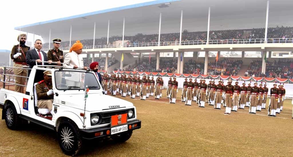 74th Republic Day : 74वें गणतंत्र दिवस के अवसर पर राज्यपाल बनवारी लाल पुरोहित ने जालंधर में लहराया राष्ट्रीय ध्वज, देखें तस्वीरें 20 74th Republic Day 23 74th Republic Day 23 74th Republic Day 23 74th Republic Day 23