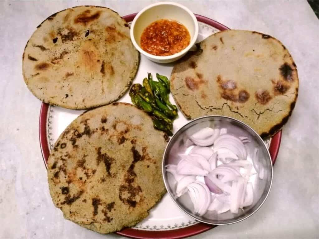 Benefits of Bajra Roti : बाजरे की रोटी रोज खाना शुरू करें, बीमारियां रहेंगी आपसे हमेशा दूर