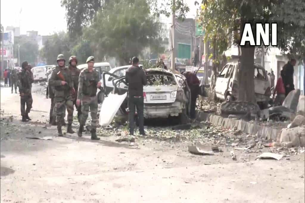 Blast in Jammu Kashmir : बम धमाके से दहला नरवाल, लगातार कार में हुए दो ब्लास्ट, 7 लोग घायल