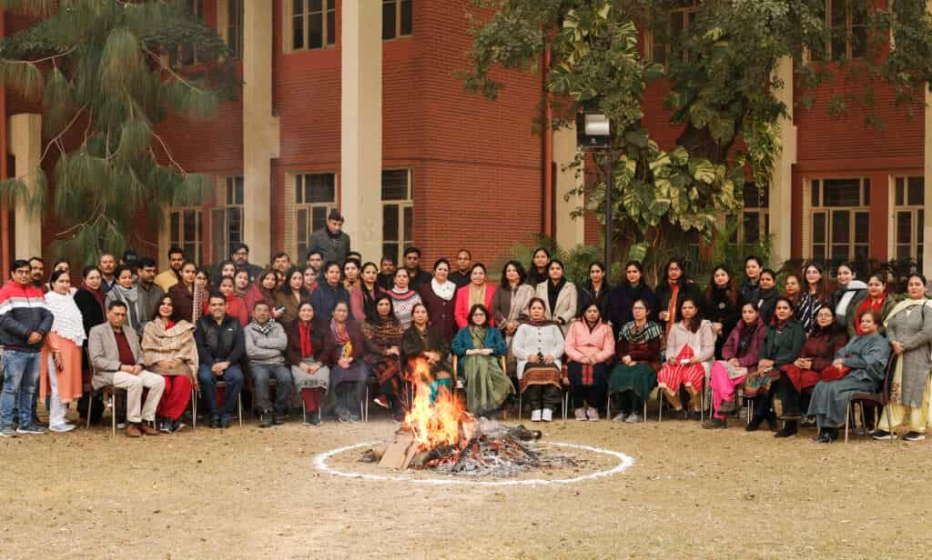 Lohri Celebrate : लोहड़ी का पर्व नई ऊर्जा और स्फूर्ति को प्राप्त करने का देता है संदेश: प्राचार्य डॉ नीरजा ढींगरा