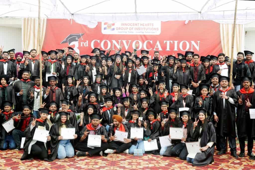 IIIrd Convocation Ceremony : Innocent Hearts Group of Institution में तृतीय दीक्षांत समारोह आयोजित