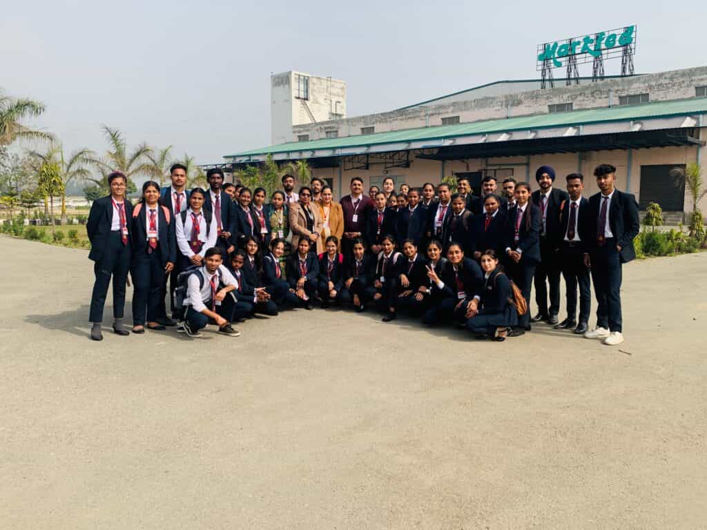 Industrial Visit for Students at Markfed Canneries : Innocent Hearts के स्कूल ऑफ मैनेजमेंट द्वारा मार्कफेड कैनेरीज़ में विद्यार्थियों के लिए इंडस्ट्रियल विजिट आयोजित