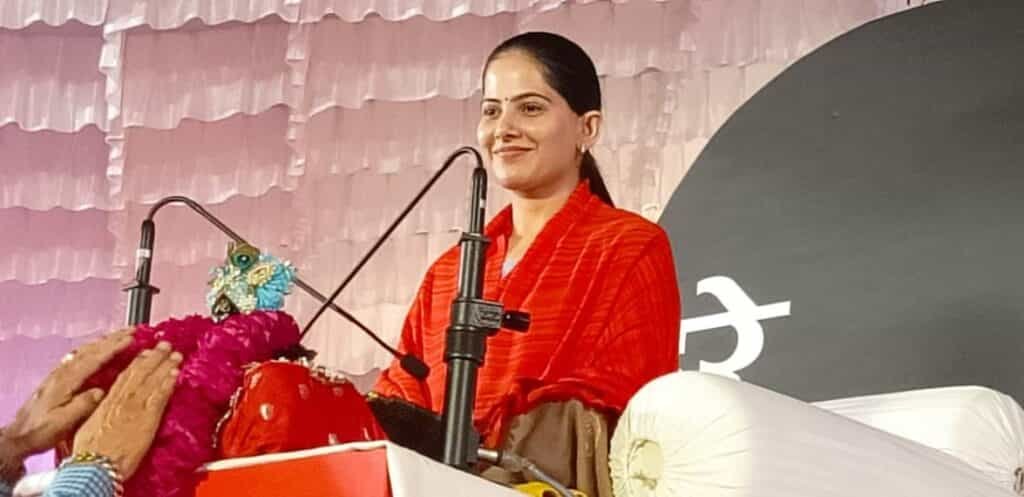 Shrimad Bhagwat at Jalandhar : श्रीमद् भागवत आरती के साथ आरंभ हुई कथा में जया किशोरी के भजनों पर खूब झूमे श्रद्धालु