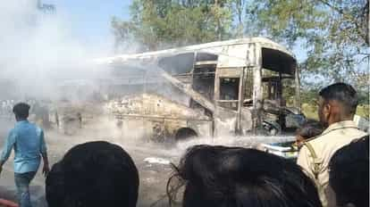 Fire in Double Decker Bus : चलती डबल डेकर बस में लगी आग, यात्रियों ने खिड़की से कूदकर बचाई जान