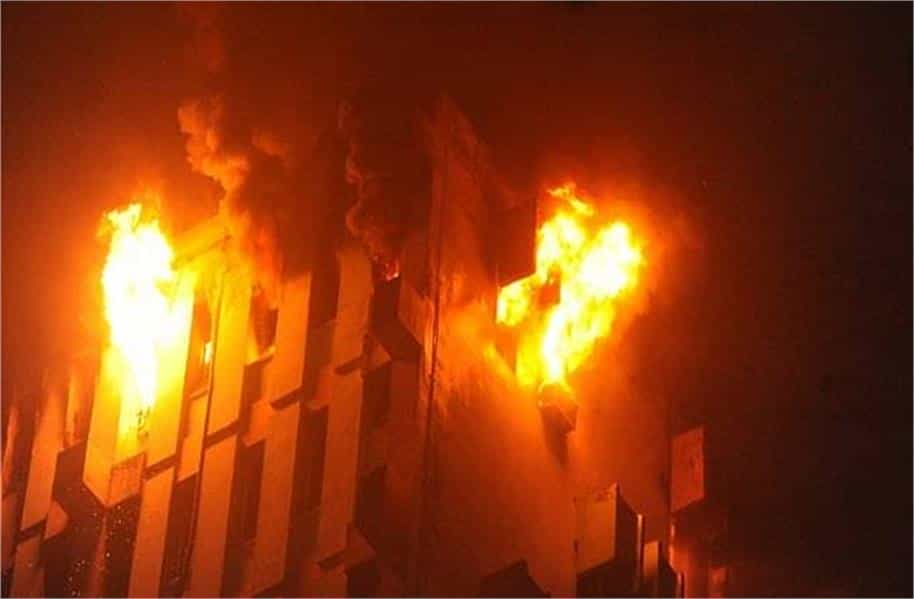 Fire in Showroom : कपड़े के शोरूम में देर रात लगी भयानक आग