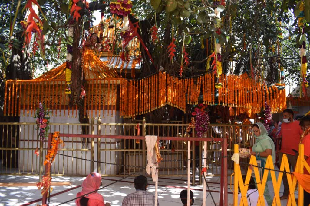 Chintpurni Temple Unauthorized Entry Ban : श्रद्धालुओं की सुविधा और सुरक्षा के लिए चिंतपूर्णी मंदिर में अनधिकृत प्रवेश पर रोक, एसडीएम ने जारी किए आदेश