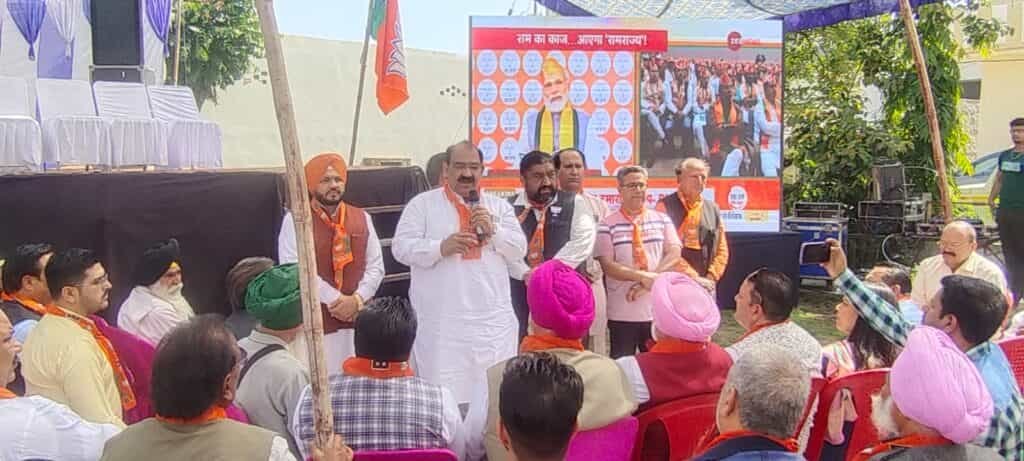 BJP Foundation Day : दयालपुर में मनाया भाजपा ने 44वां स्थापना दिवस, पंजाब प्रधान अश्वनी शर्मा ने महान व्यक्तियों के बलिदान को किया याद