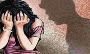 Student Raped by Bus Driver : पहले फोटो खींची फिर किसी एप्प के जरिये किया न्यूड एडिट, घर में घुसकर करता था दुष्कर्म