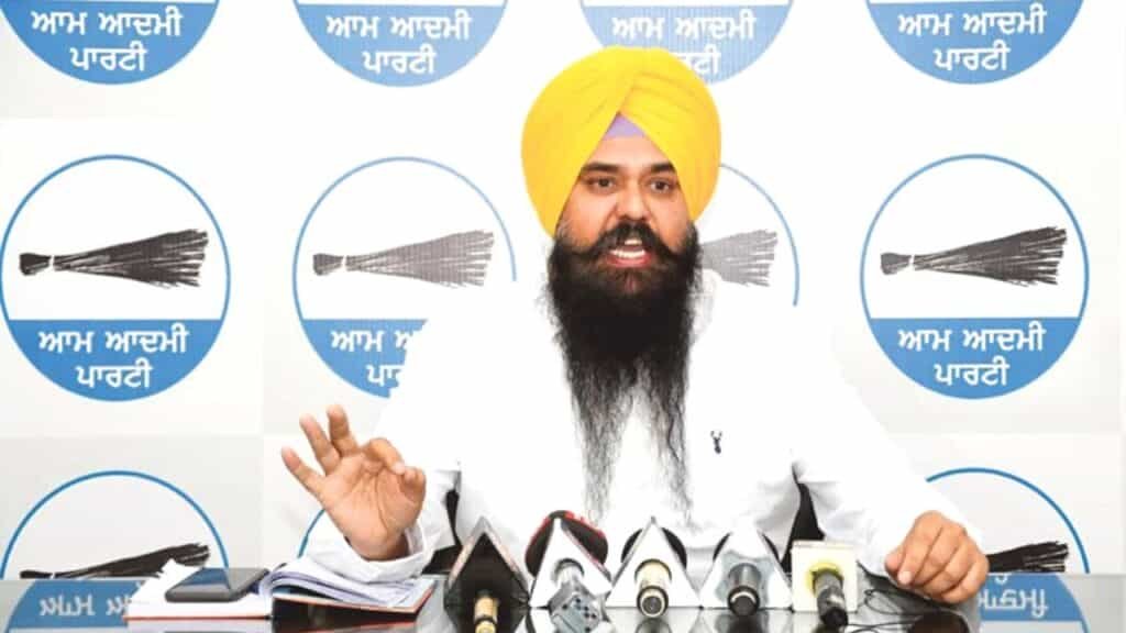 Toll Plaza Closed Dispute : पंजाब में टोल प्लाजा बंद होने को लेकर आमने सामने हुए परगट सिंह और मलविंदर कंग Toll Plaza Closed Dispute : पंजाब में टोल प्लाजा बंद होने को लेकर आमने सामने हुए परगट सिंह और मलविंदर कंग