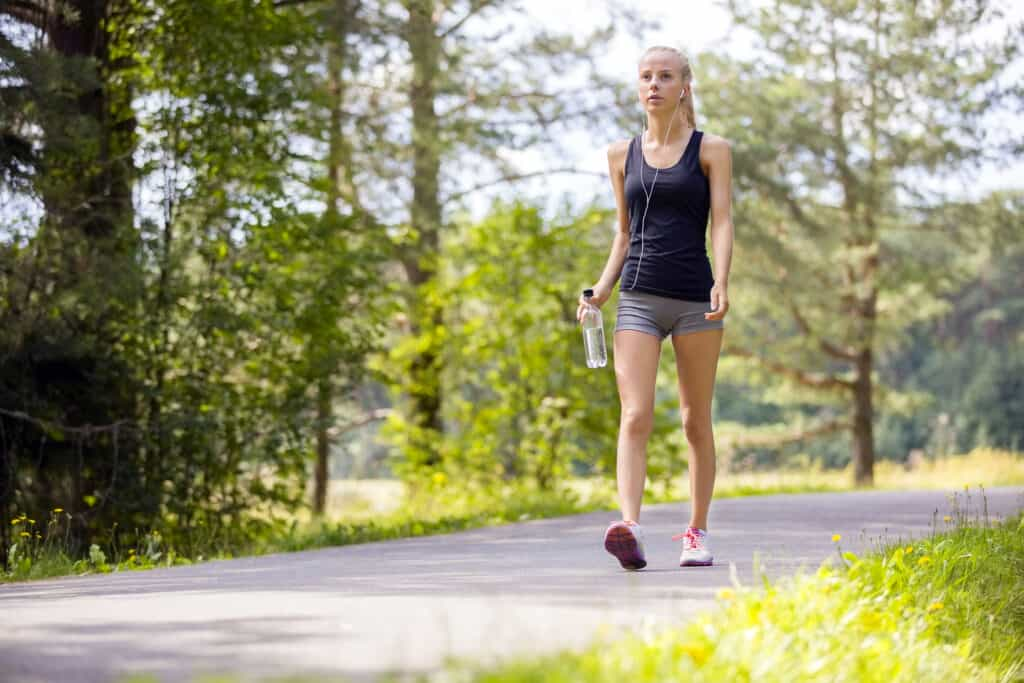 10 Great Benefits of Walking – आपको देंगे लंबी आयु का वरदान