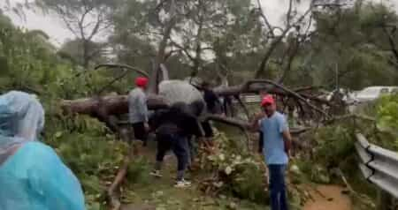 Chintpurani Road Blocked : पहाड़ गिरने के कारण होशियारपुर-चिंतपुर्णी मार्ग पर भीषण हादसा, रास्ता हुआ बंद, लगा लंबा जाम