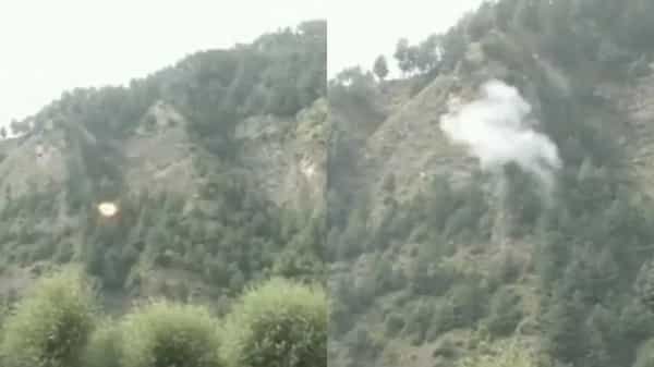 Drone bombing on terrorists : आतंकियों पर ड्रोन से बमबारी, सुरक्षाबलों ने पकड़े दो आतंकी Drone bombing on terrorists : आतंकियों पर ड्रोन से बमबारी, सुरक्षाबलों ने पकड़े दो आतंकी