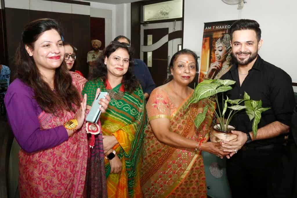 Seminar on Glam Makeup : HMV ने आयोजित किया ग्लैम मेकअप पर एक दिवसीय सेमिनार Seminar on Glam Makeup : HMV ने आयोजित किया ग्लैम मेकअप पर एक दिवसीय सेमिनार