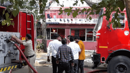 Furniture Factory Fire : मशहूर भजन गायक कन्हैया मित्तल के भाई की फर्नीचर फैक्ट्री में लगी भीषण आग,