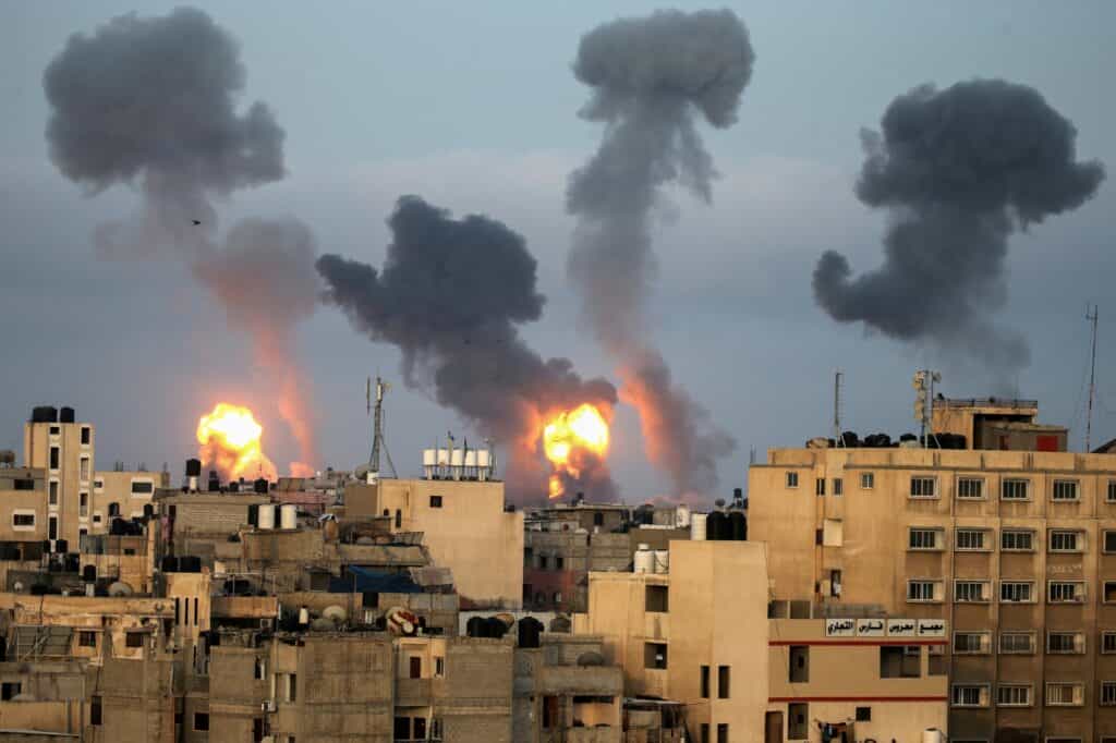 Israel Hamas War : इजराइल-हमास के बीच जंग में सबसे बड़ा हमला, 500 लोगों की माैत