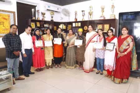 Music Competition : HMV ने डॉ. जे.एस. बावरा संगीत प्रतियोगिता में जीती ओवर ऑल ट्राफी