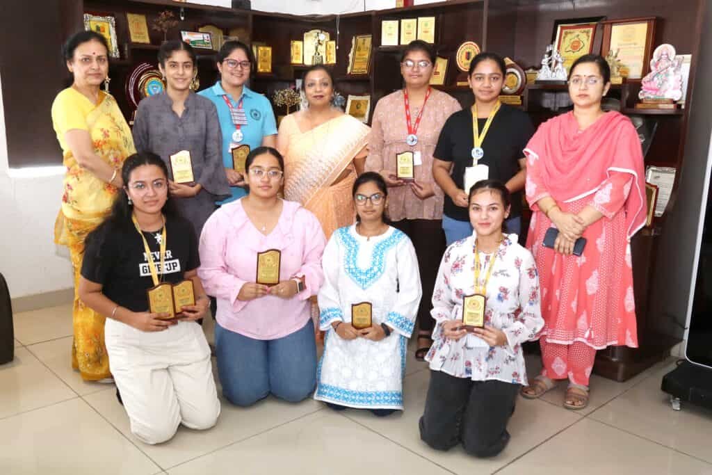 Safety Measures in Chemistry Lab : HMV में कैमिस्ट्री लैब में सुरक्षा उपाय विषय पर वर्कशाप का आयोजन