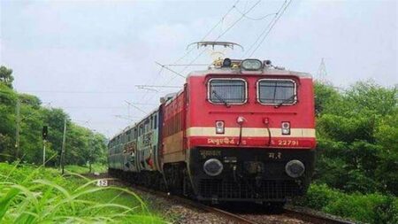 Train Facility to passengers : ट्रेन में सफर करने वाले यात्रियों को मिलेगी ये खास सुविधा, पढ़ें