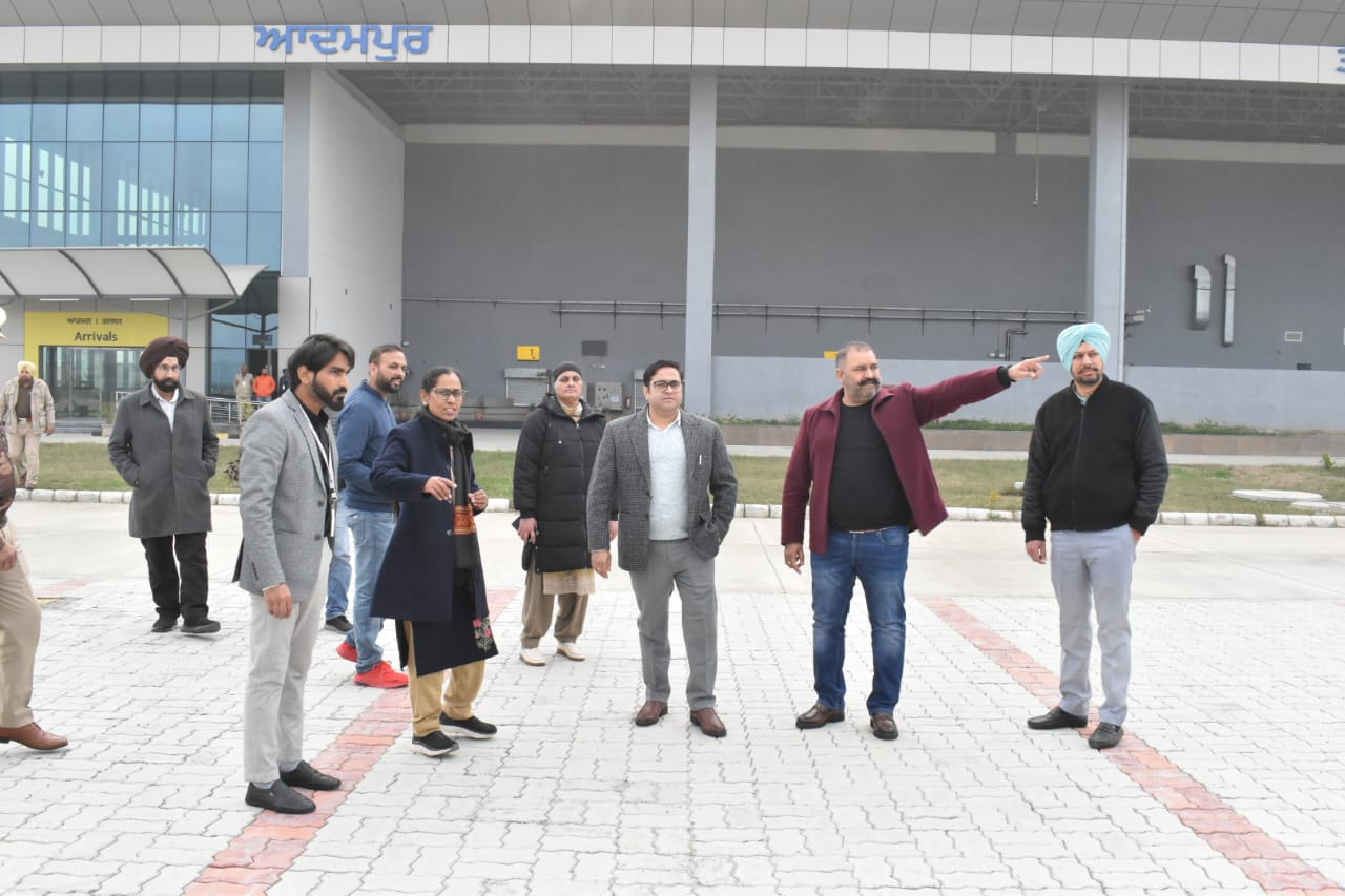Adampur airport starting : लोकसभा सदस्य ने आदमपुर में नए सिविल टर्मिनल का किया निरीक्षण, जल्द शुरू होंगी घरेलू उड़ानें : रिंकू