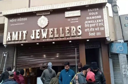 Theft at Amit Jewellers : तड़के ही शहर में हो गई बड़ी बारदात, ज्वेलर्स की तिजोरी मिली नहर में