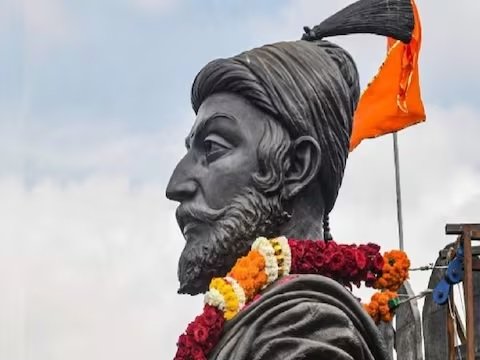 Chhatrapati Shivaji Maharaj… छत्रपति शिवाजी महाराज की मूर्ति लगाने पर तनाव, भारी संख्या में पुलिस बल तैनात Chhatrapati Shivaji Maharaj… छत्रपति शिवाजी महाराज की मूर्ति लगाने पर तनाव, भारी संख्या में पुलिस बल तैनात