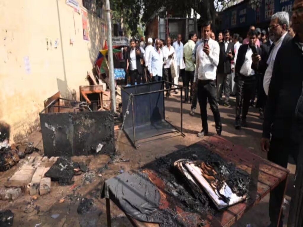 Blast In Civil Court : सिविल कोर्ट में बड़ा धमाका, बिजली ट्रांसफॉर्मर में ब्लास्ट से एक वकील की मौत