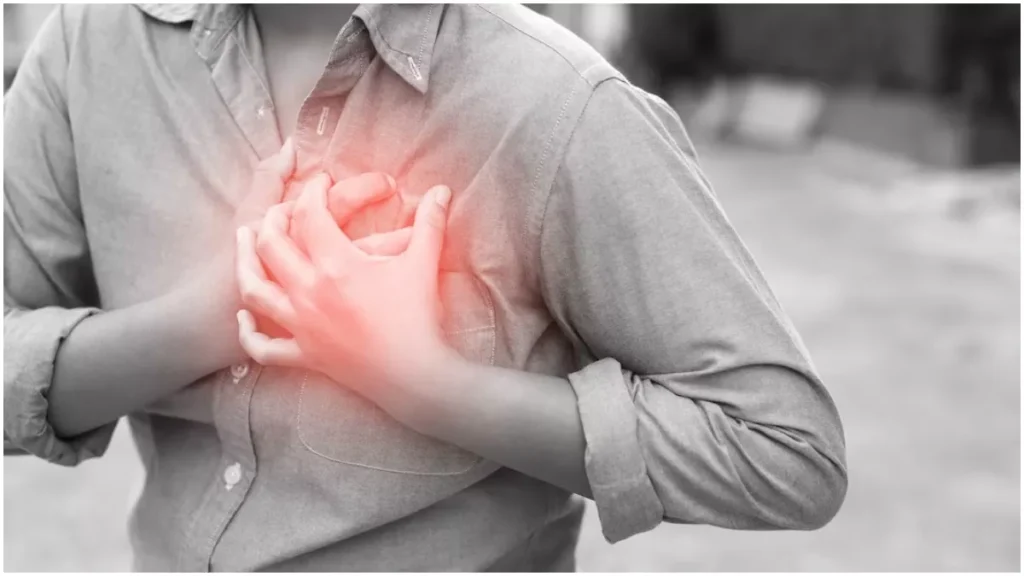 Heart Attack of Bank Manager : बैंक मैनेजर को आया हार्ट अटैक, कस्टमर को कर रहे थे डील, हुई मौत