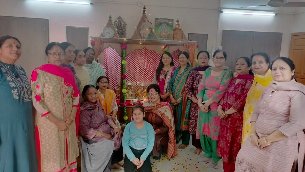 Holi Celebration : स्त्री सत्संग सभा ने फूलों से खेली होली, सभी को होली की दी बधाई Holi Celebration : स्त्री सत्संग सभा ने फूलों से खेली होली, सभी को होली की दी बधाई