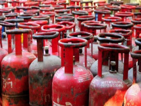 LPG Price Hike : मार्च के पहले दिन ही महंगाई का झटका, LPG सिलेंडर हुआ महंगा