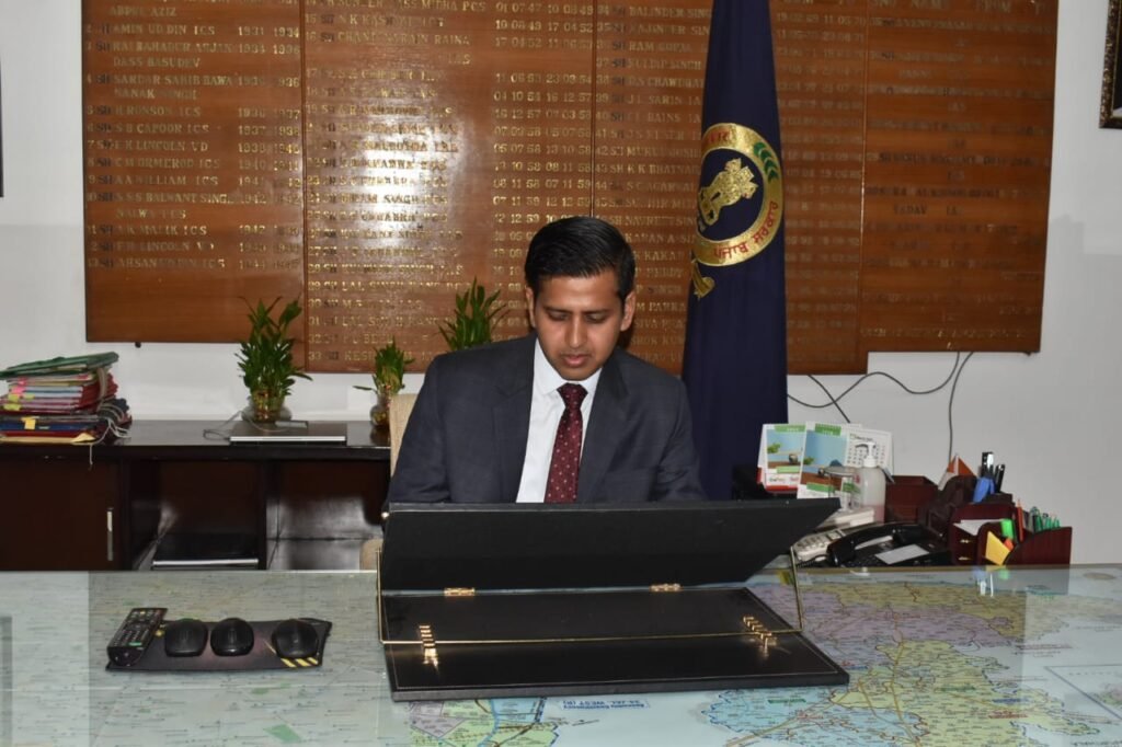 New DC of Jalandhar Taken Charge : जालंधर के नए DC हिमांशु अग्रवाल ने संभाला पदभार