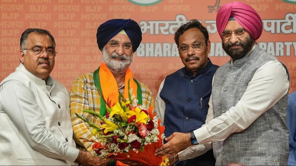 Taranjit Sandhu Joins BJP : अमेरिका में राजदूत रहे तरनजीत सिंह संधू BJP में शामिल, बीजेपी अमृतसर से दे सकती है टिकट Taranjit Sandhu Joins BJP : अमेरिका में राजदूत रहे तरनजीत सिंह संधू BJP में शामिल, बीजेपी अमृतसर से दे सकती है टिकट