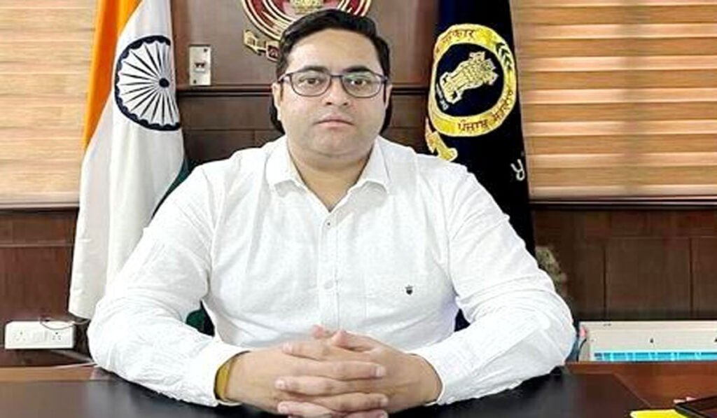 Transfer of DC Vishesh Sarangal : चुनाव आयोग के सख्त निर्देश, जालंधर के DC विशेष सारंगल सहित 3 अफसरों के तबादले