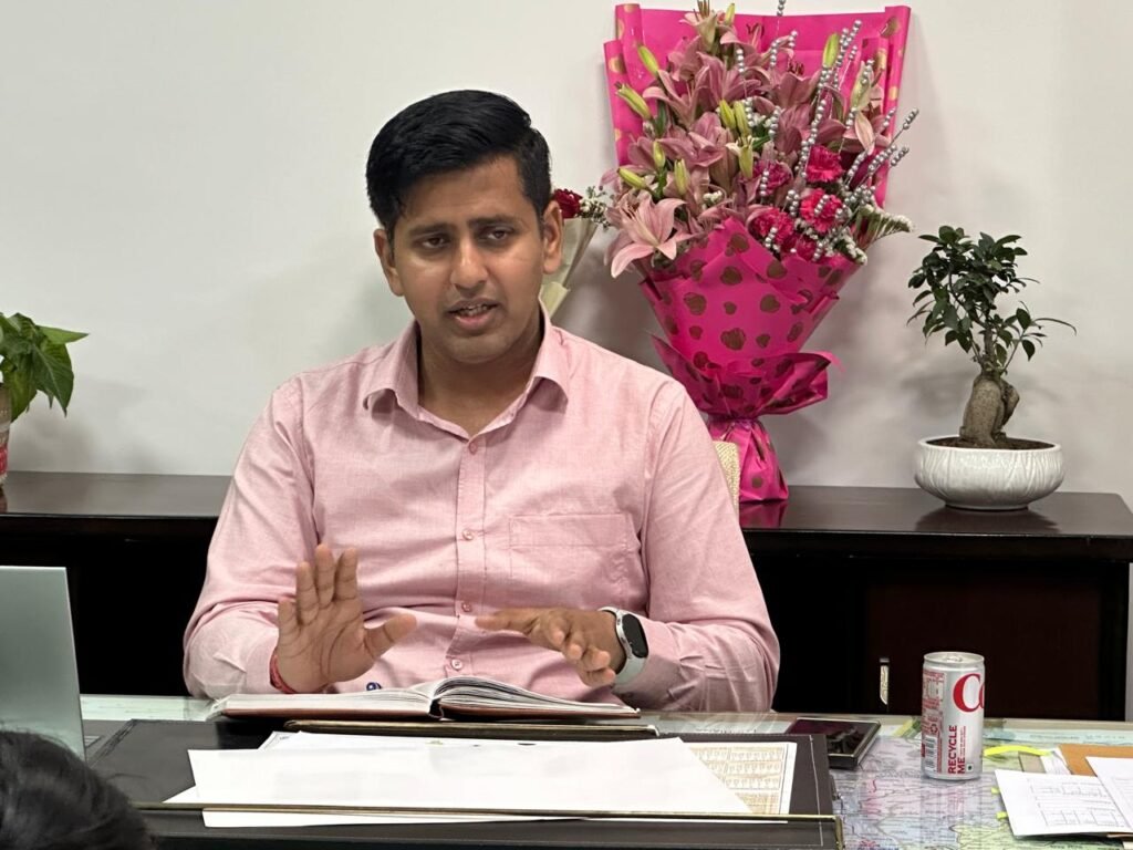 Poster Making Compititaion : वोटर जागरूकता एवं लोकतांत्रिक भागीदारी बढ़ाने के लिए प्रशासन की नई पहल, ऑनलाइन पोस्टर मेकिंग और स्लोगन लेखन मुकाबला Poster Making Compititaion : वोटर जागरूकता एवं लोकतांत्रिक भागीदारी बढ़ाने के लिए प्रशासन की नई पहल, ऑनलाइन पोस्टर मेकिंग और स्लोगन लेखन मुकाबला