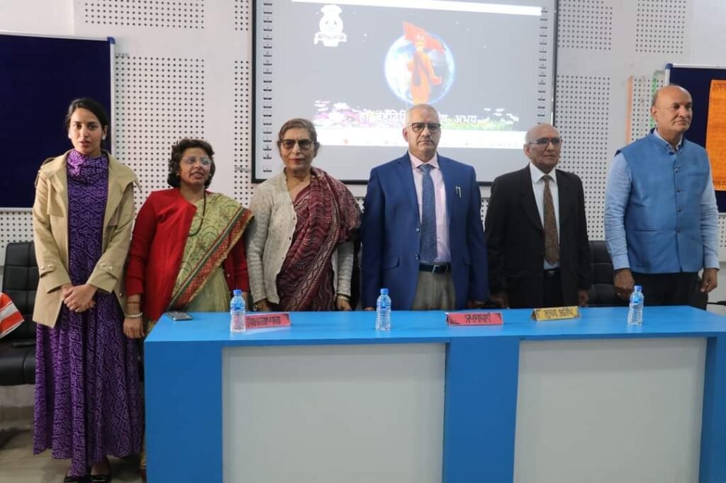 Intercollege Declamation Contest : DAV College में अंतरमहाविद्यालीय भाषण प्रतियोगिता का किया गया आयोजन