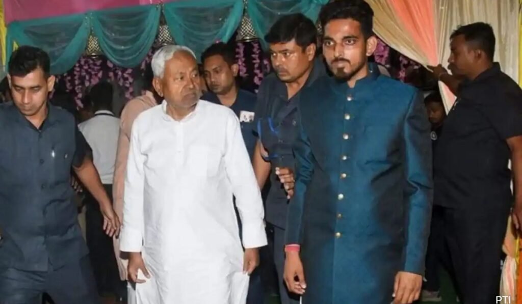 Leader Saurabh Kumar Murder- लोकसभा चुनाव के दौरान नेता की गोली मारकर हत्या, लोगों ने किया जमकर हंगामा Leader Saurabh Kumar Murder- लोकसभा चुनाव के दौरान नेता की गोली मारकर हत्या, लोगों ने किया जमकर हंगामा