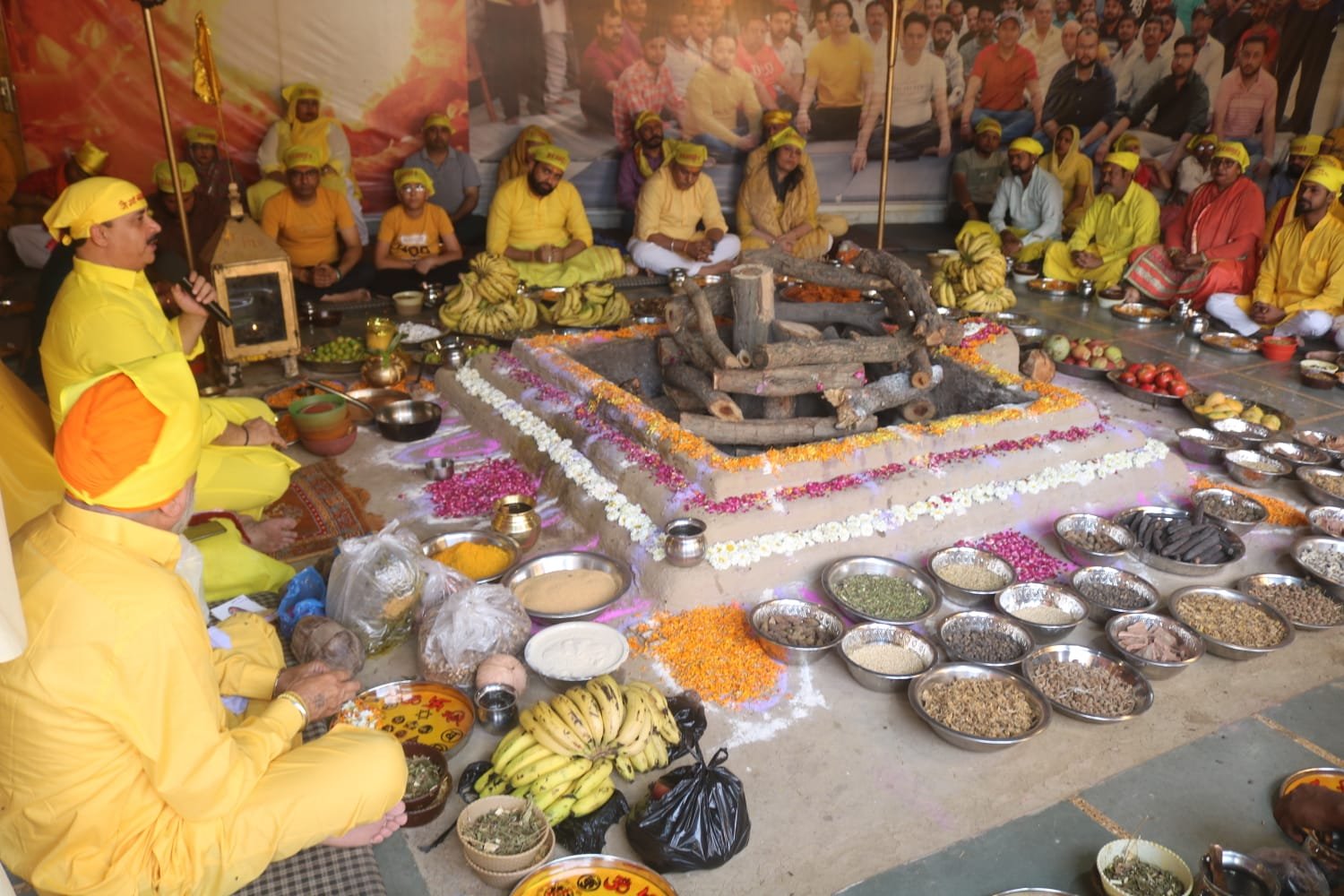 Maa Baglamukhi Dham Monthly Havan : जो जुड़ता है वो कभी टूटता नहीं, जो टूटता है वो कभी जुड़ा ही नहीं-नवजीत भारद्वाज 1 Maa Baglamukhi Dham Monthly Havan 4 Maa Baglamukhi Dham Monthly Havan 4 Maa Baglamukhi Dham Monthly Havan
