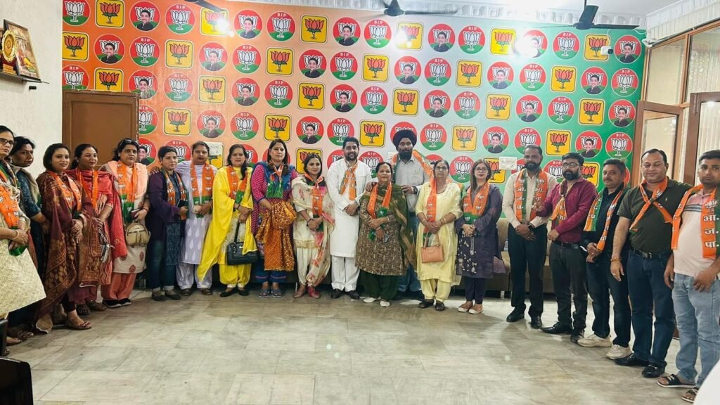 President of Mahila Morcha : मंडल भाजपा प्रधान मनीष बल ने कविता सेठ को कार्यकारी महिला मोर्चा मण्डल प्रधान बनाया