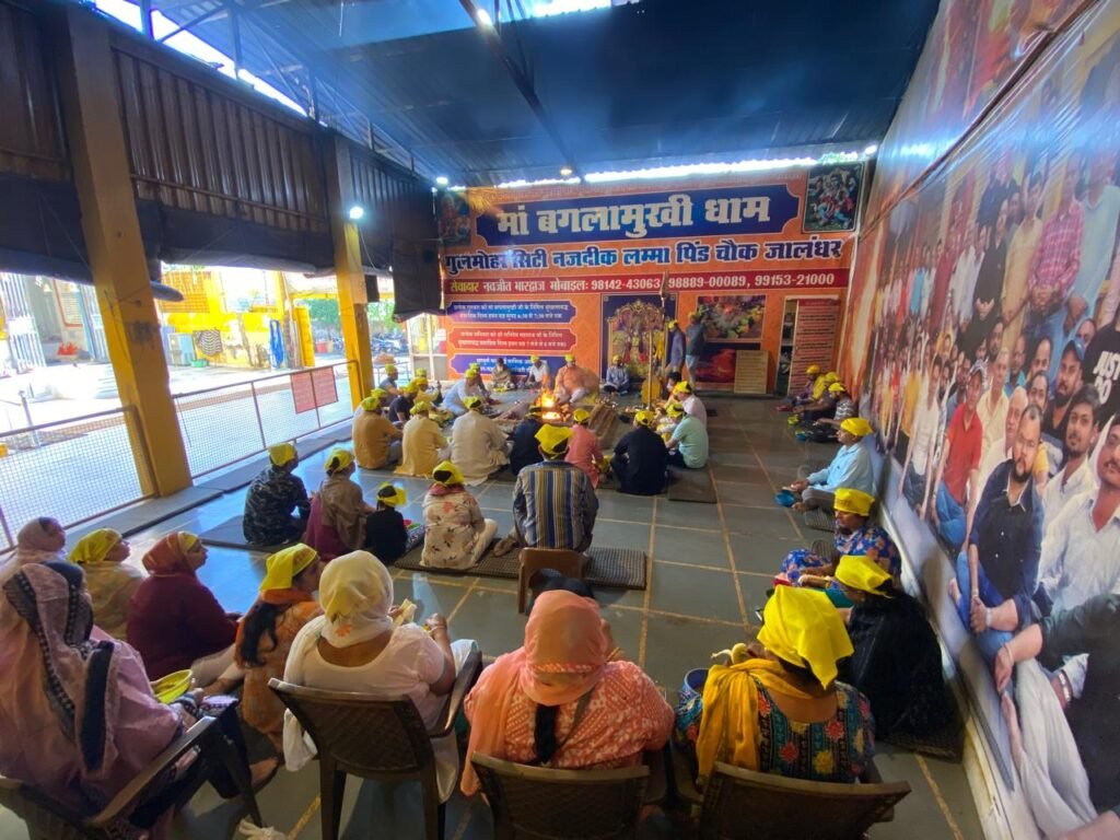 Shri Shani Dev Havan : मां बगलामुखी धाम में श्री शनिदेव महाराज जी के निमित्त श्रृंखलाबद्ध सप्ताहिक दिव्य हवन यज्ञ सम्पन्न