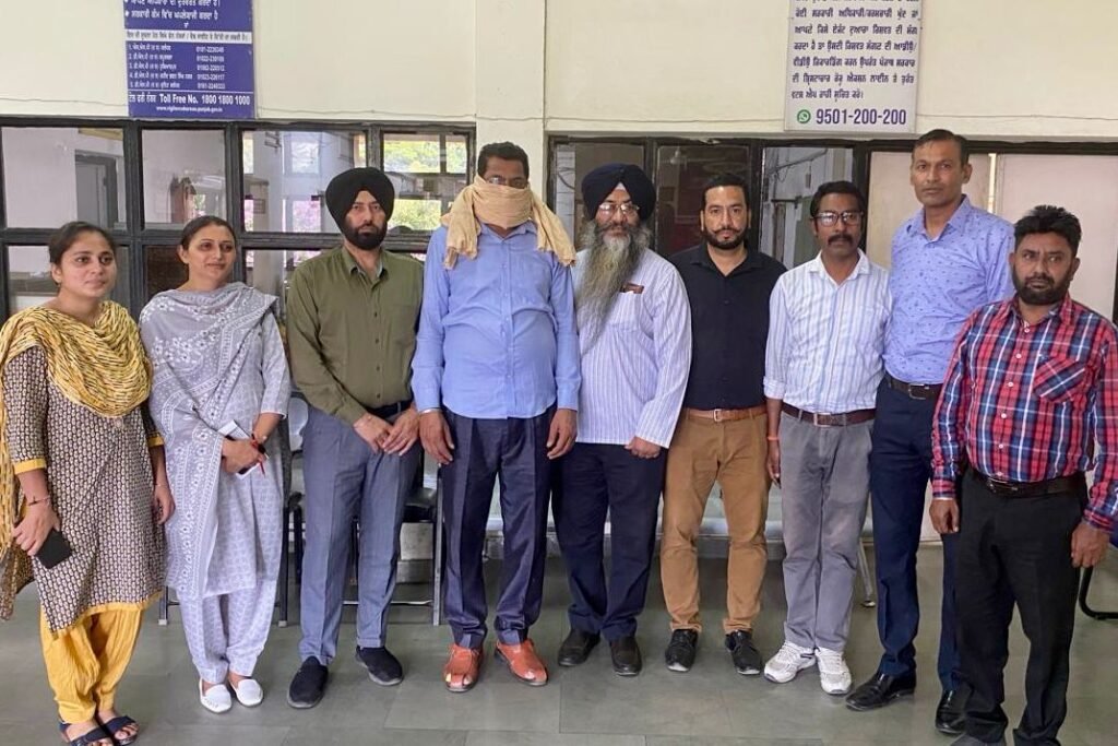 ASI Caught Taking Bribe : केस में से नाम निकालने के बदले रिश्वत लेता ए.एस.आई. विजीलैंस ब्यूरो द्वारा काबू