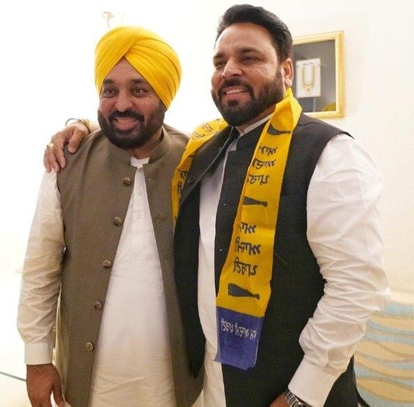 लोकसभा चुनाव : बसपा नेता ने आम आदमी पार्टी का थामा दामन, बसपा ने इस इलाके से दी थी टिकट 1 CM MAAN 8 CM MAAN 8 CM MAAN 8 CM MAAN 8